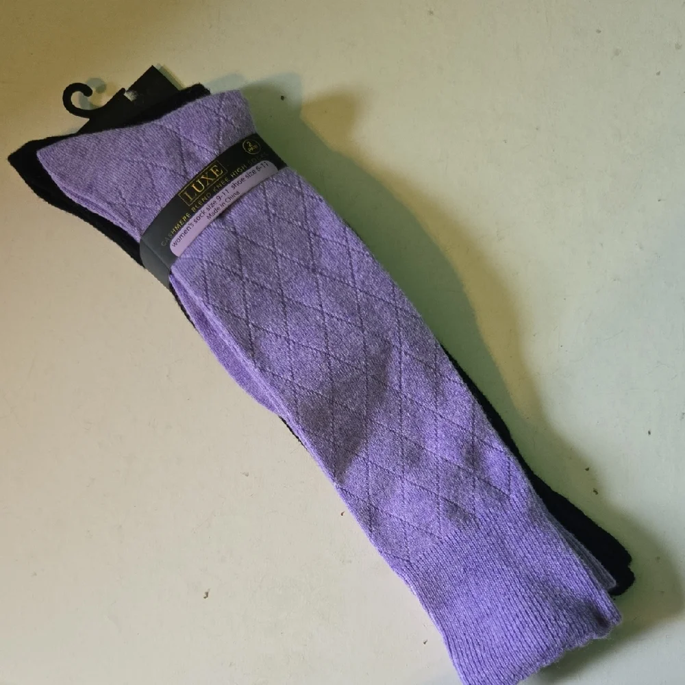 Luxe Women's Cashmere Boot Socks in Lavender and Black
